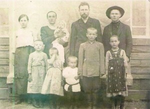Колесников Иван Михайлович с семьей 
